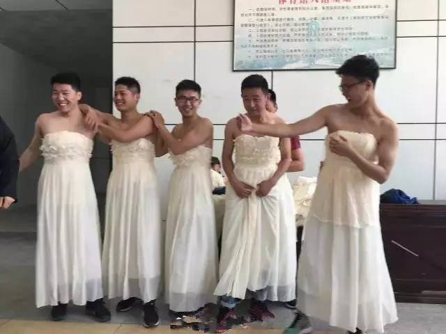 婚纱毕业照_动漫婚纱情侣头像