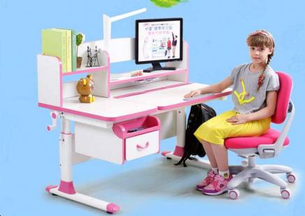 护童科技开发的护童健康学习桌,独有"易升"功能   桌高度53~76cm