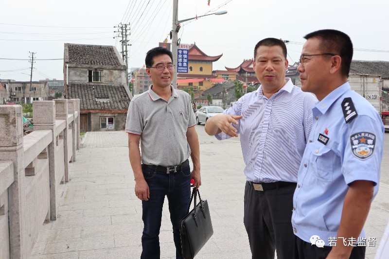 5月31日,龙港水业有限公司总经理李其赐(河长)和李警长,龙江社区,李