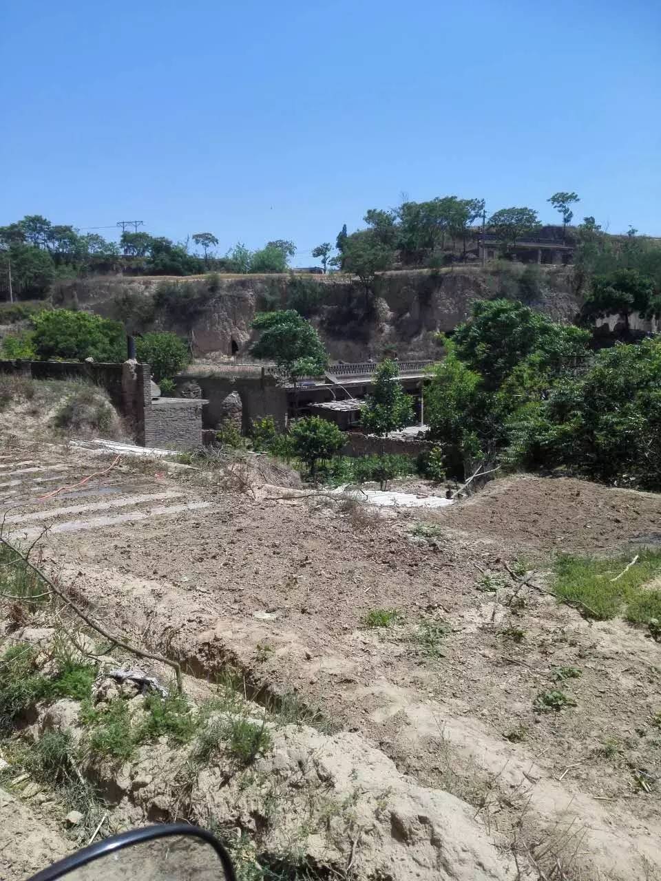 图说虎头山村虎头山村位于霍州市白龙煤矿后方.