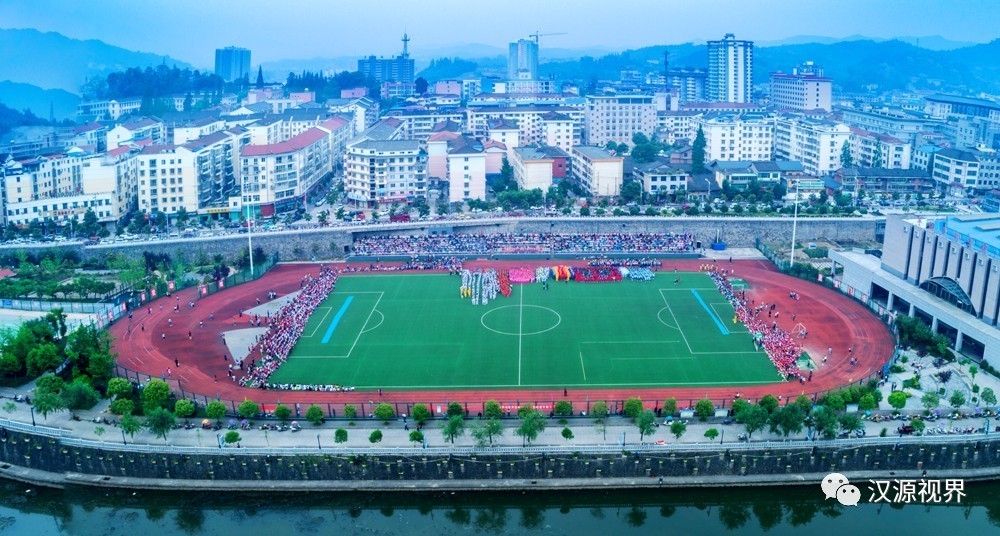 展示县城中小学素质教育成果,5月31日,宁强县在县城体育场举行庆"六一