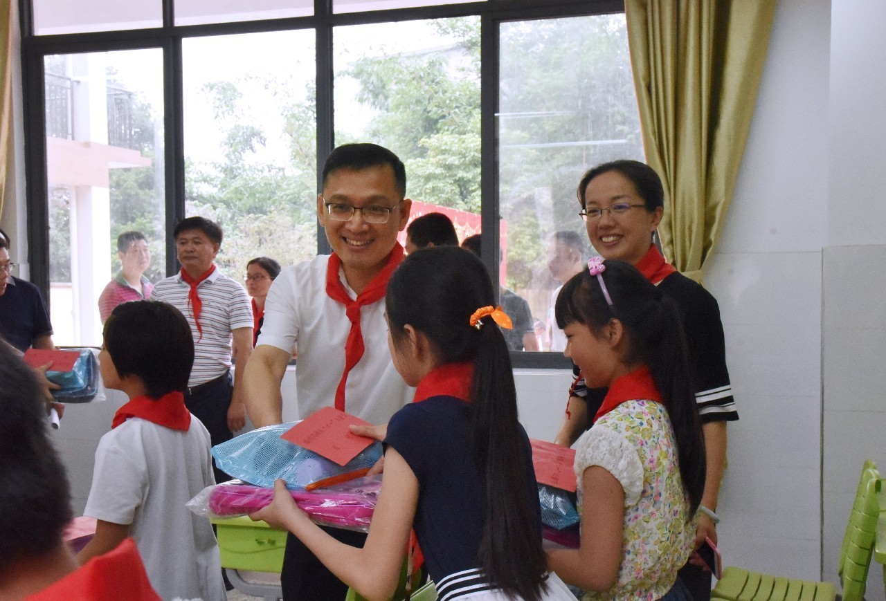 江智文与高新区第一中心小学和南屿芝田小学