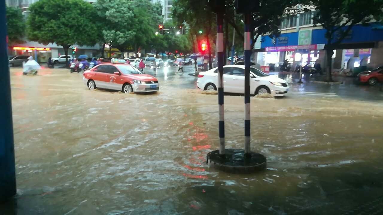 倾盆大雨,白昼如夜!大暴雨袭击漳州!全省多地受灾