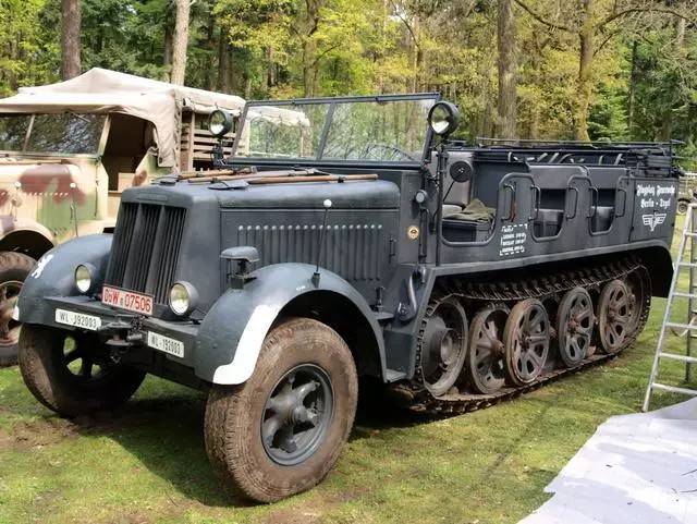 经历过二战的德国半履带式卡车到现在还能开