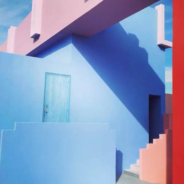 少女心爆棚的西班牙粉蓝色建筑群,成了最清新