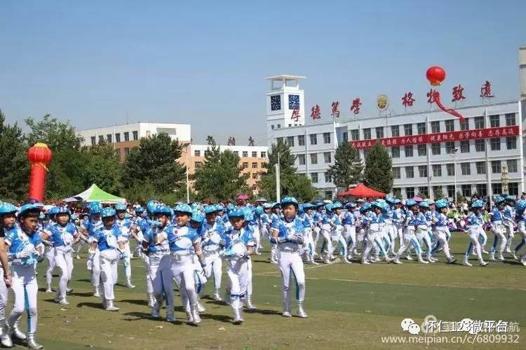 怀仁大地小学欢度"六一"暨第十届校园文化节,现场载歌载舞,精彩纷呈.