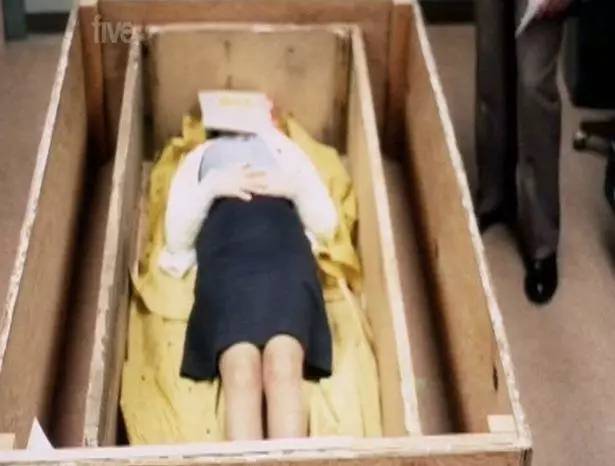20岁女孩搭上恐怖便车7年被关在棺材里,遭遇让人震惊!