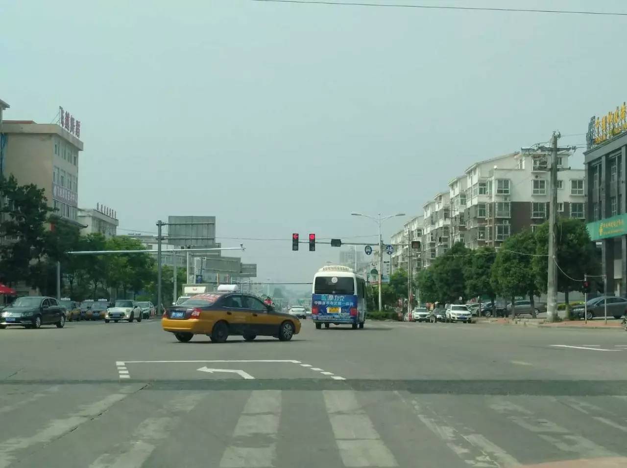 【头条】黄柏山路的"红绿灯"和"左转弯待转区",您看懂了吗?