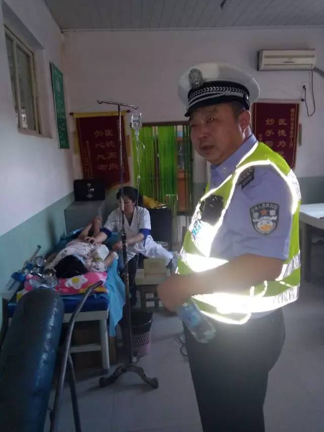 5月31日15时30分许,交警高速支队津静大队民警带领辅警,正在津沧高速