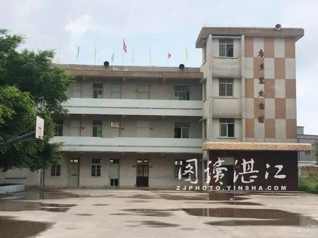 常盛 摄)退潮后,海滩涂热闹得像集市,赶小海的村民数不胜数(唐少连