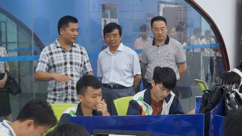头条邢台技师学院院长荀凤元率管理团队到广东省机械技师学院取经