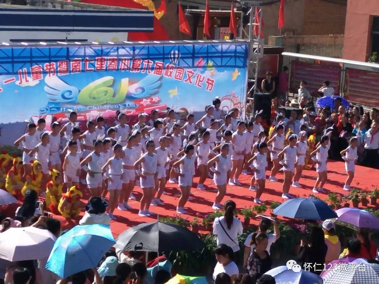 前天的六一儿童节 怀仁个小学,幼儿园纷纷举办了庆祝活动 小编汇总了