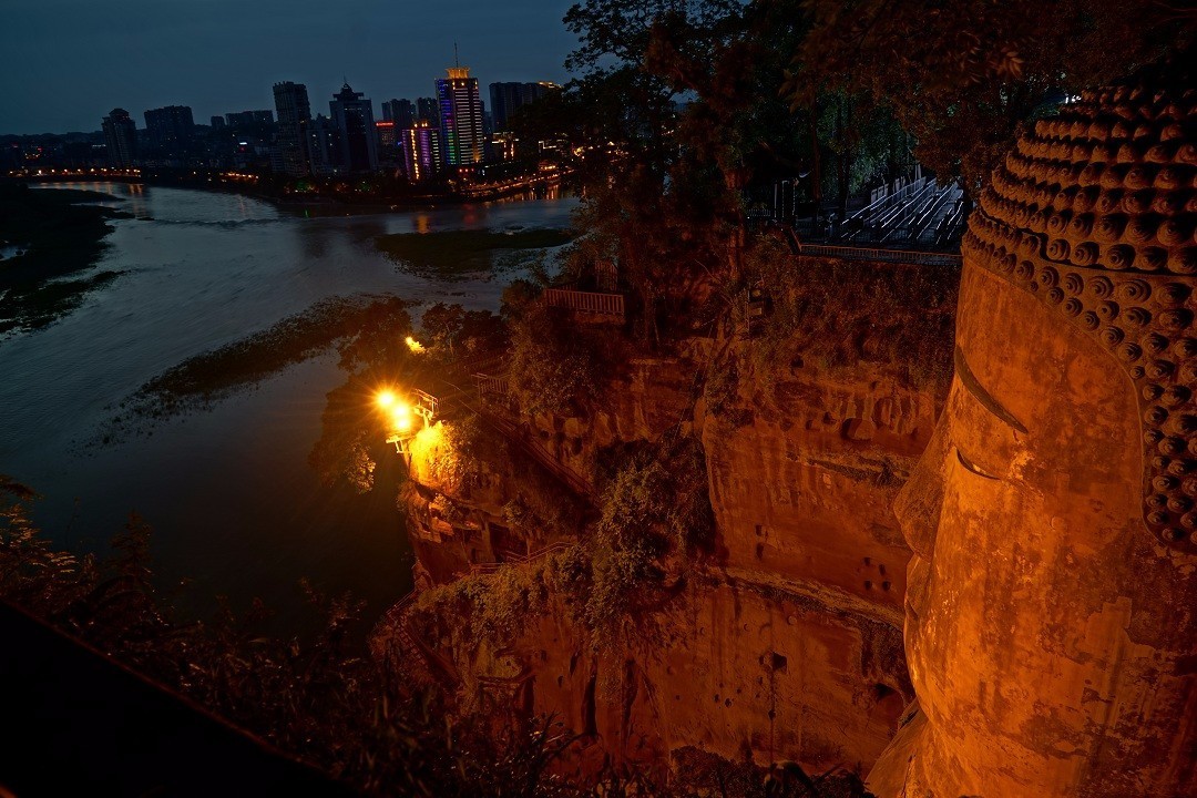 大佛眺望乐山夜色.乐山市即将启动"岷江夜游"项目.