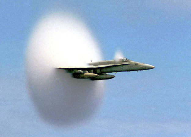 飞机超过音速飞行有可能会发生特殊的爆炸