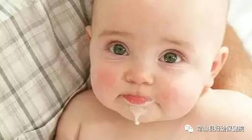 你的宝宝经常吐奶是生理原因还是病理原因?