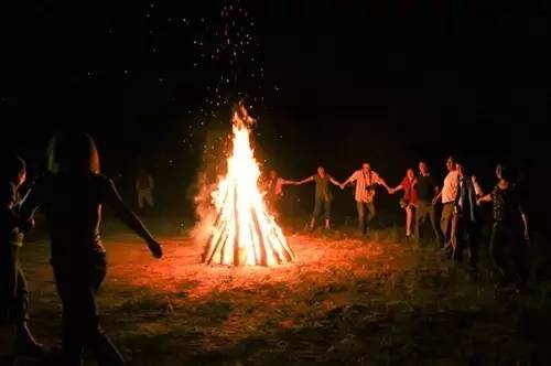 开营篝火晚会