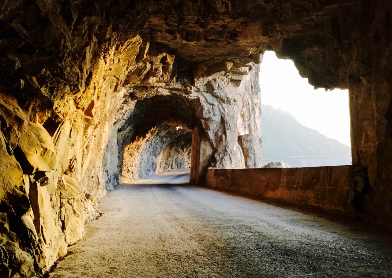 天堑变通途！太行昆山挂壁公路日出印象