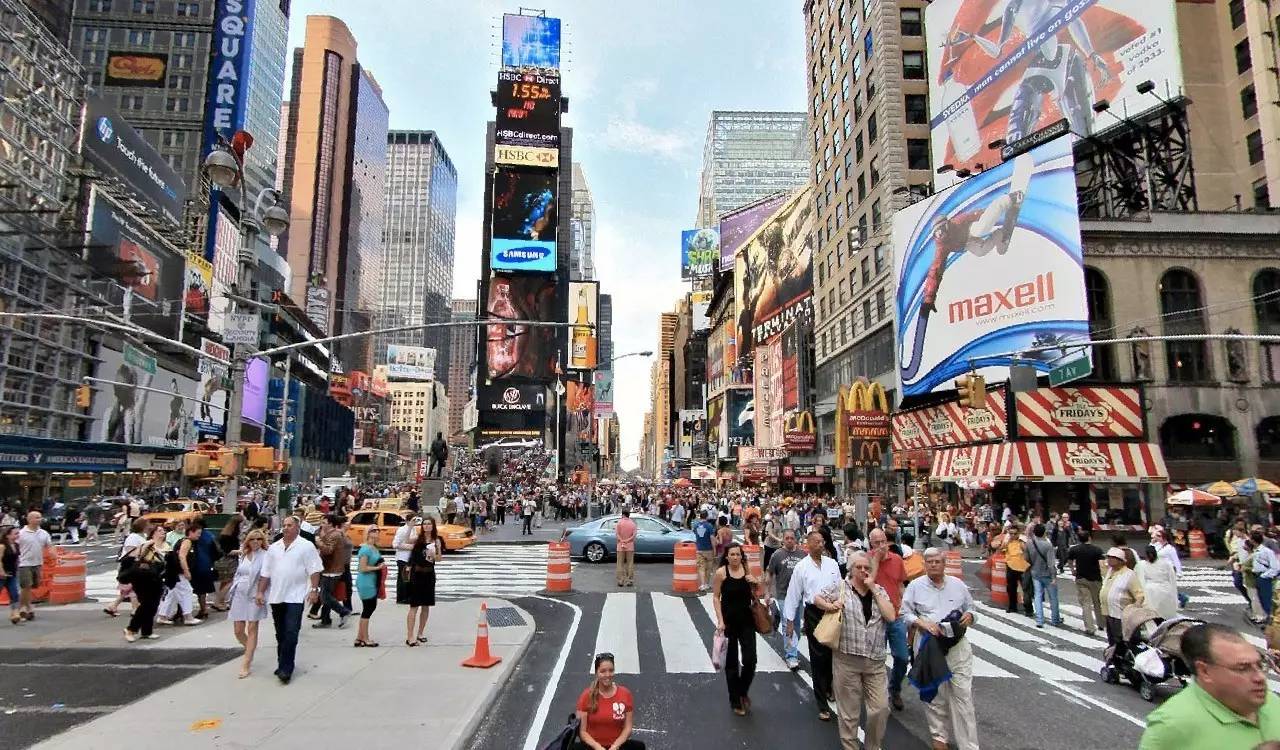 玩大了!"霸屏"纽约时代广场，萧山大帝国开始这样卖豪宅