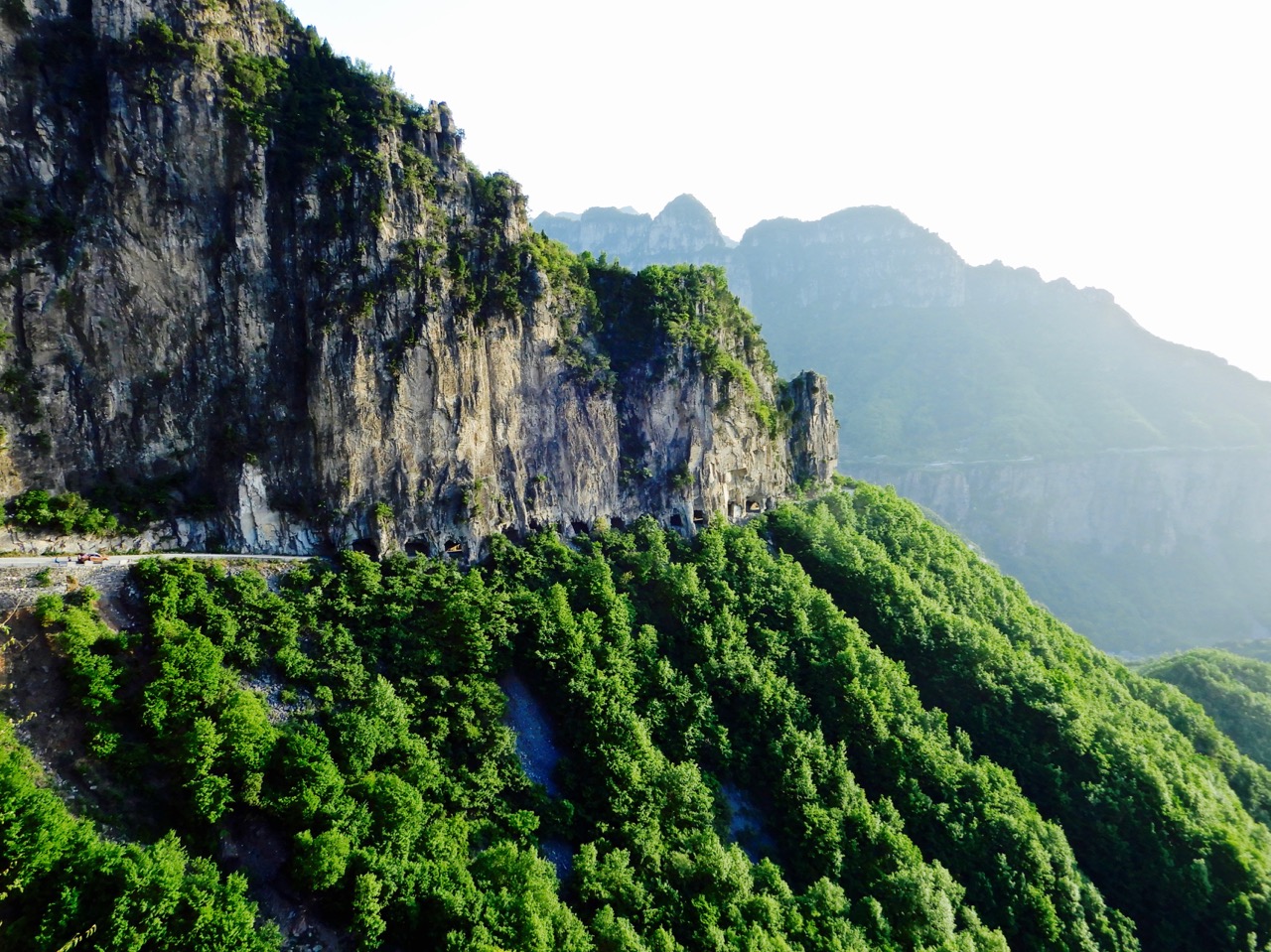 天堑变通途！太行昆山挂壁公路日出印象