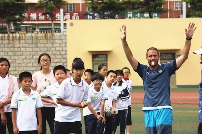 【足球训练营】威海市校园足球训练营第五批教练员培训活动在温泉学校