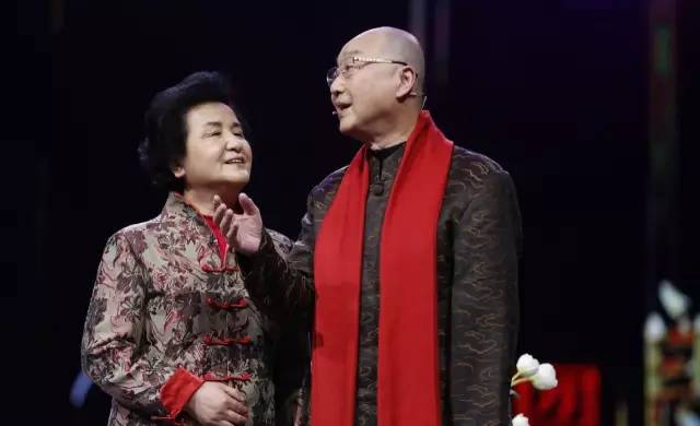 乔榛的妻子唐国妹是一位演奏家,在近40年的婚姻岁月里,和乔榛相亲相爱