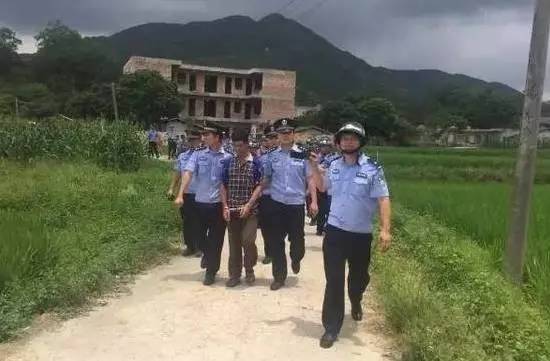 广西这个变态色魔在信宜北流等地盗窃强奸连80岁高龄老妇都不放过