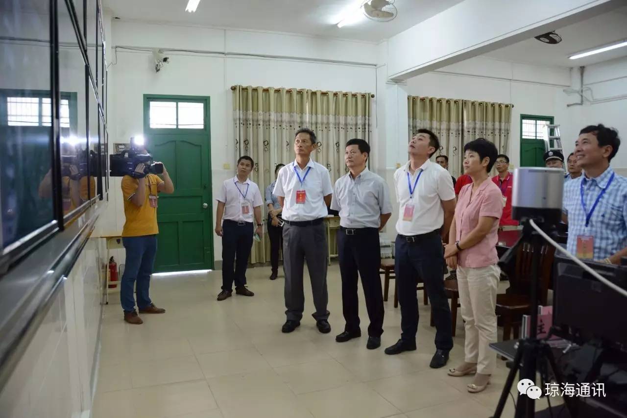 高考首日,琼海市委书记何琼妹,市长符平巡视高考考点