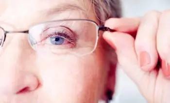 活血化瘀为主治疗右眼球穿通伤手术后遗症1例分析