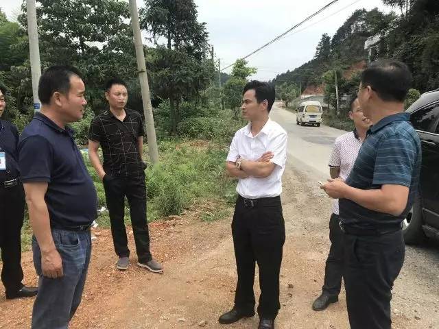 副县长冯智君调研黄龙公路及五里堆至巷子口公路项目