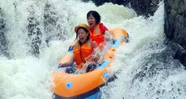 初夏时节，在云南带上家人，来一次与水的亲密接触吧！