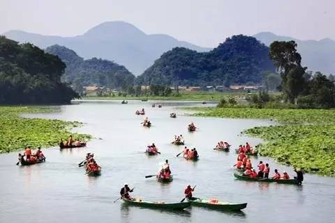 乘船进入世旅游 正文 乘动车前往美丽的广南县,位于云南省文山壮族