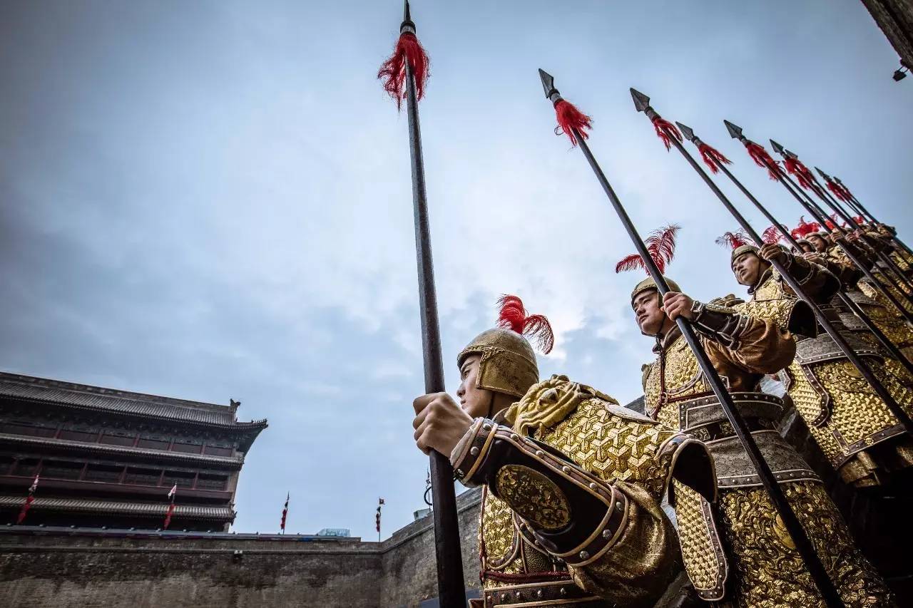 "武士换岗"仪式是西安城墙武士文化系列展演中最能展现古代将士威严