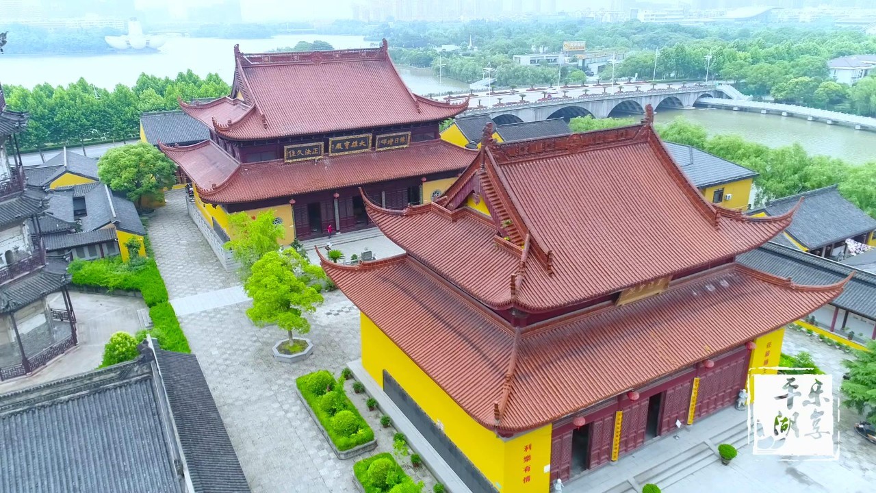 平湖好风景平和报本东湖畔这座古老的禅寺静静展示着它永恒不变的风雅