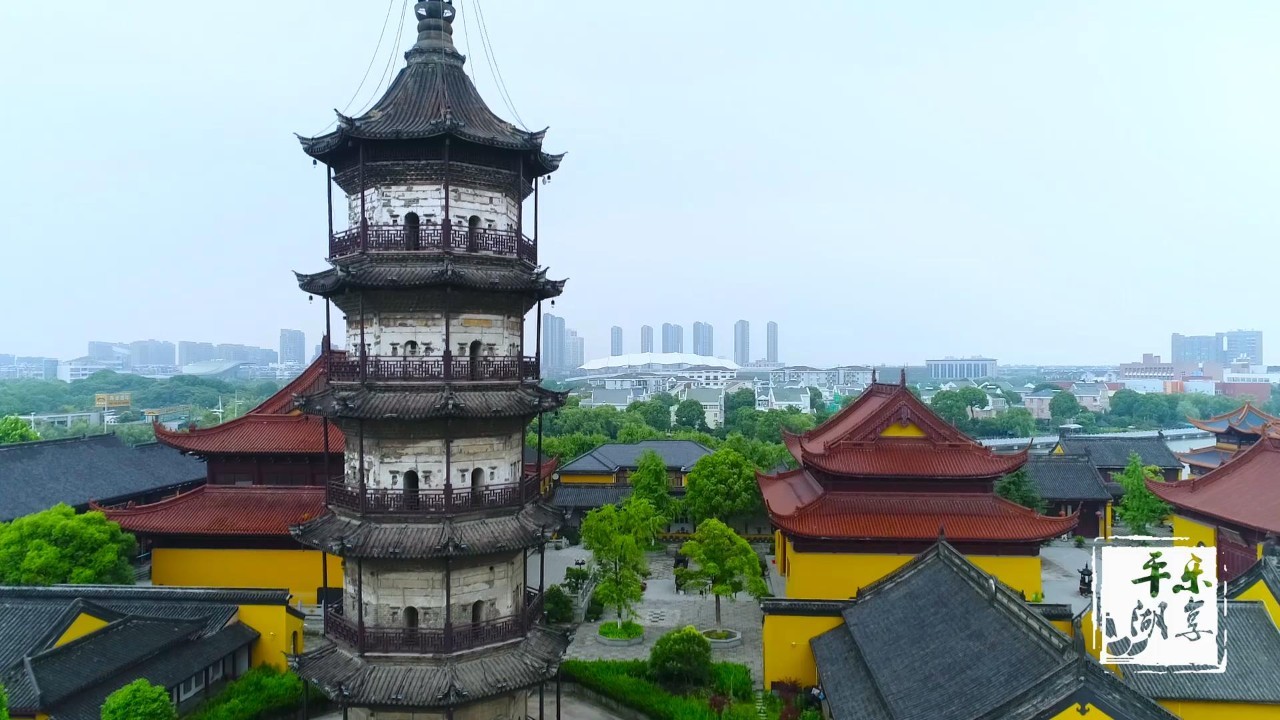 平湖好风景平和报本东湖畔这座古老的禅寺静静展示着它永恒不变的风雅