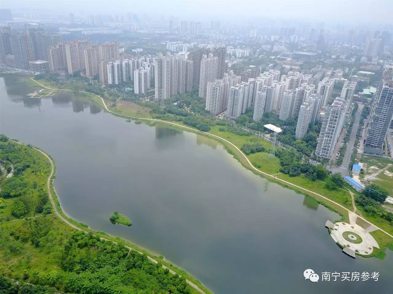 浩瀚的邕江和心圩江湿地公园已成为豪宅最佳的背景.