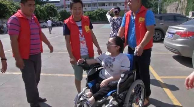 优先进入考场,平等参考机会,通江女孩张梅,是通江县唯一一位残疾考生