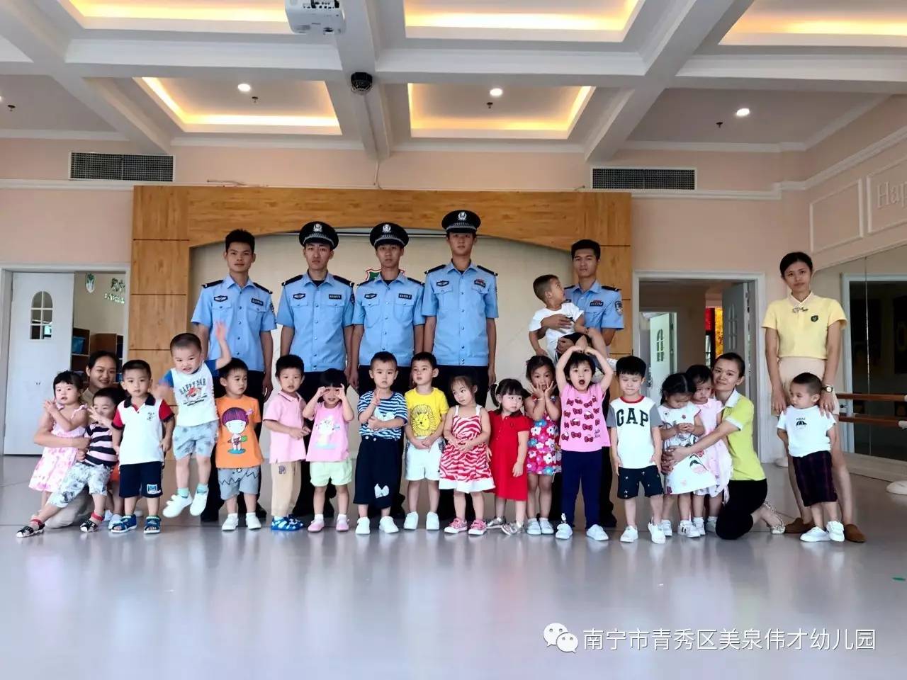 【安全教育】警察走进美泉伟才国际幼儿园!