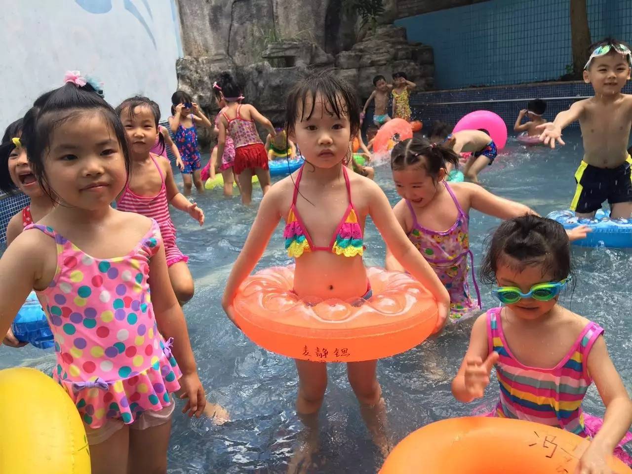 清凉夏日——华侨第二幼儿园游泳乐!