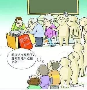 新生大清早排队报名,老学员学了32年不想离校,老年大学热门专业课程有