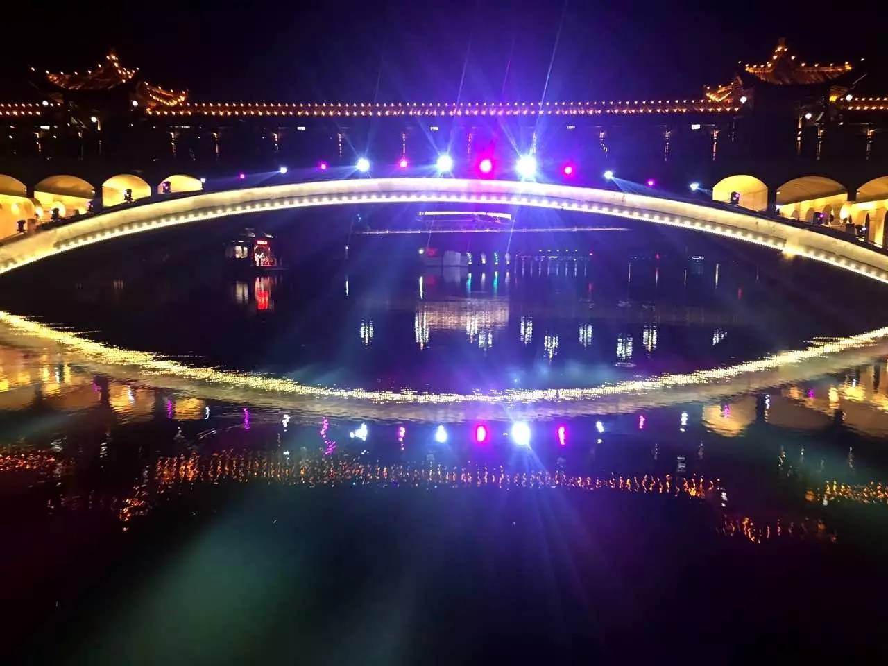 武宁长水桥中桥景观通道终于装饰完工,它以武宁的山水文化为背景,将