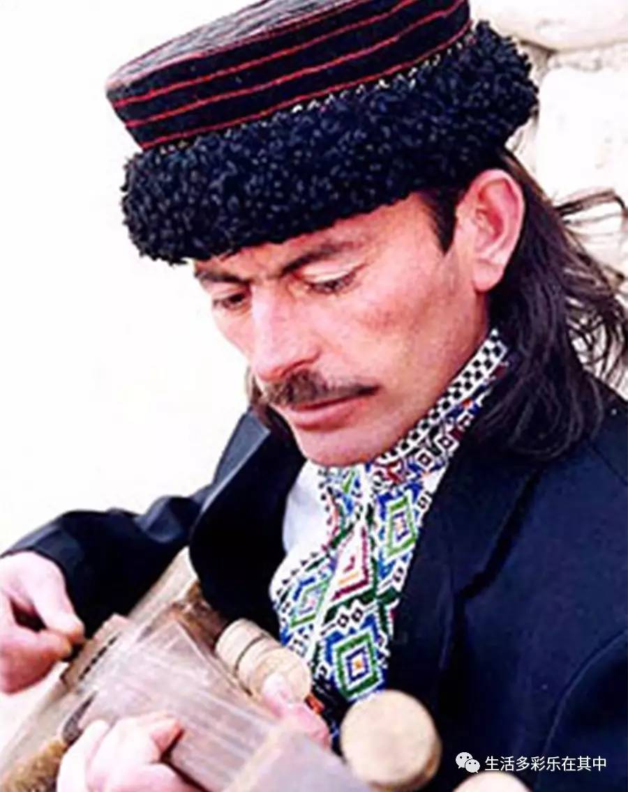 我国五十六个民族简介| 塔吉克族风俗习惯,男女服饰和