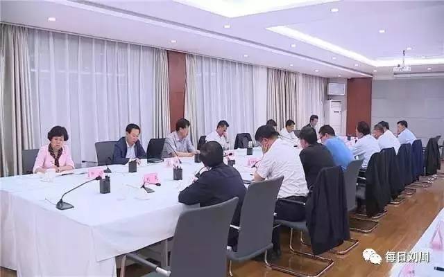 市领导吕林邦,陈其银,郑钰,李兰宏,吴震,高云翔等参加观摩活动并作