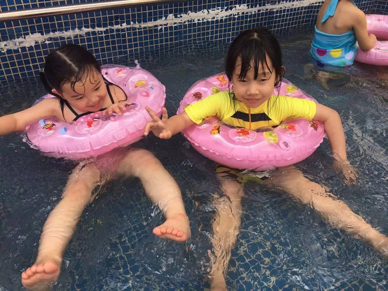 清凉夏日——华侨第二幼儿园游泳乐!