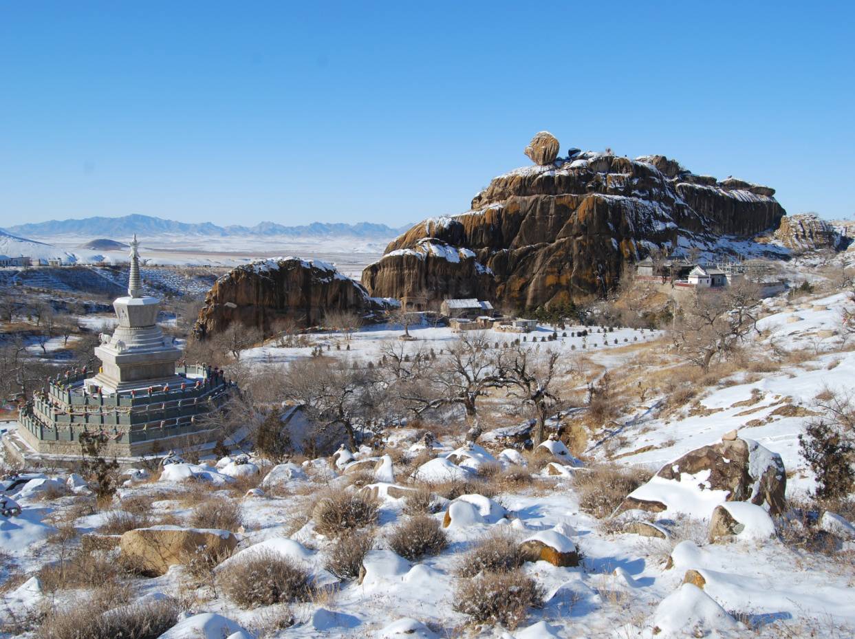 局务会议研究决定,批准26家国家4a和3a级旅游景区,其中赤峰市召庙景区