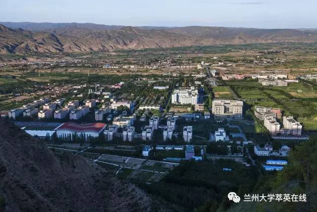 的兰州大学 你们觉得兰大学子是这样去上课的 辟谣一  榆中校区全景