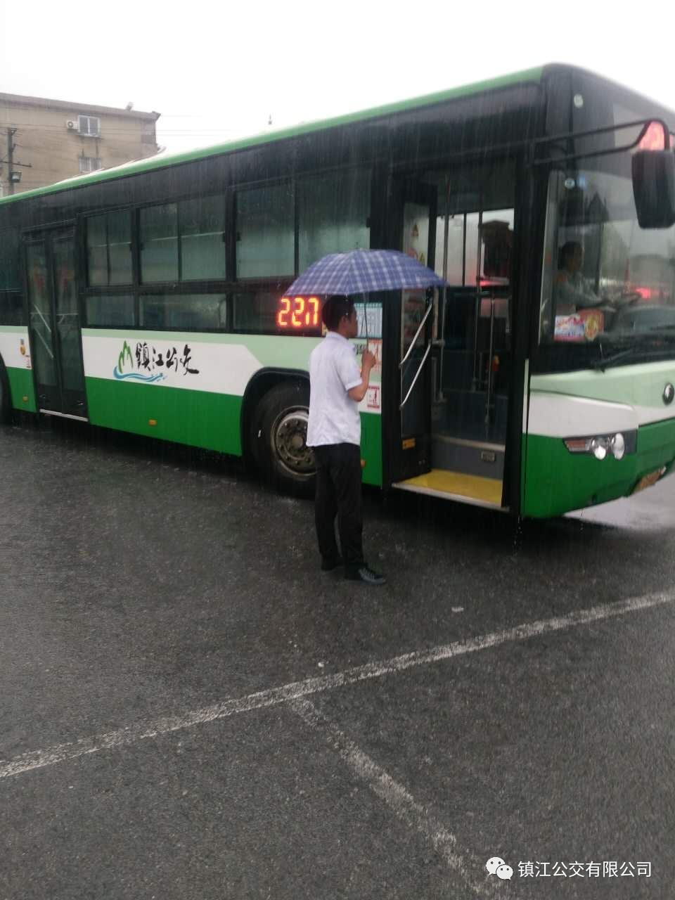 一场暴雨,一次考验——暴雨中的镇江公交人