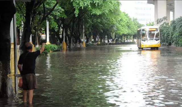 落雨大水浸街小北路见证广州悠久内涝史