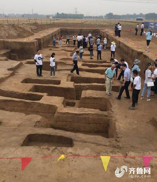 章丘龙山焦家发现5000年前古墓群,墓室全貌