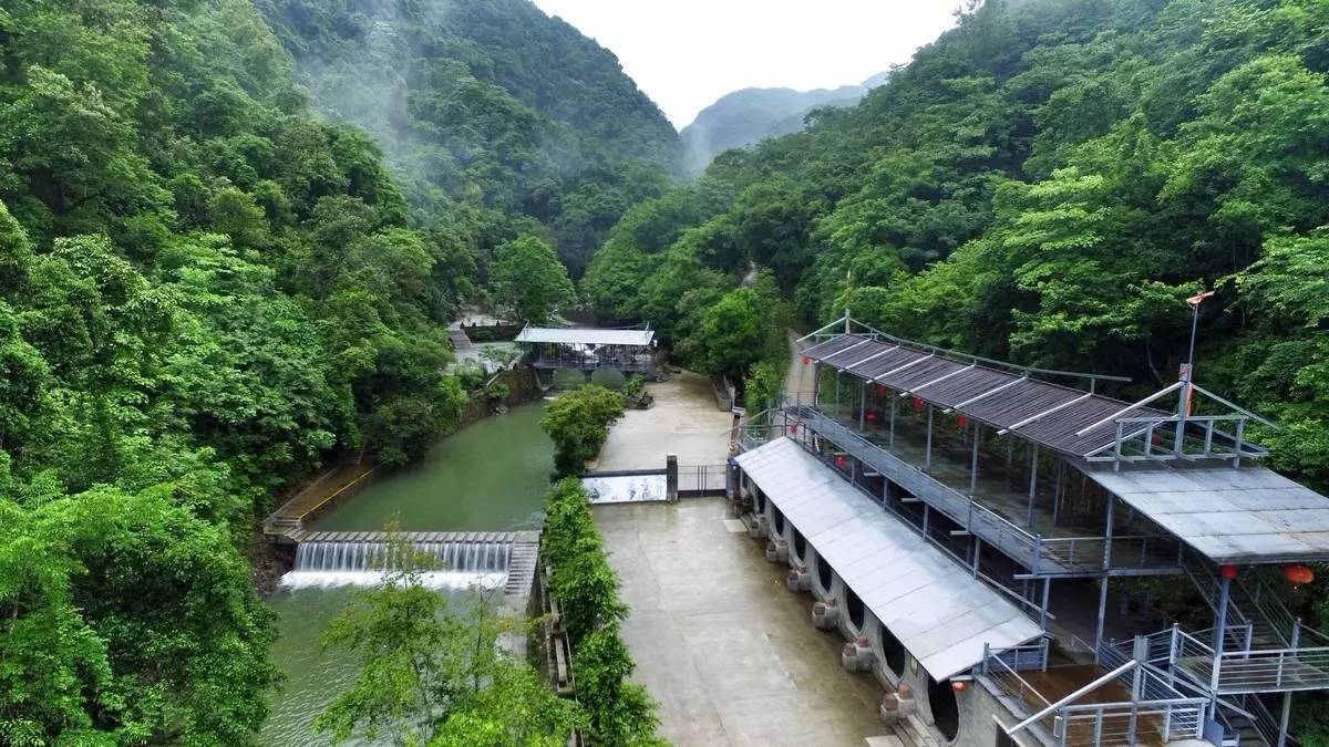 旅游 正文 畲山水景区位于福州罗源县霍口乡,一溪两脉赋予畲山水之