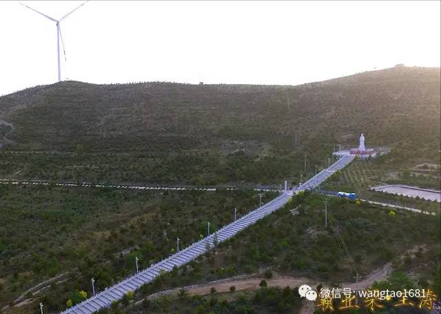 西海子在神池县城的西面,它依山傍水,地势低洼,周围群峰拱列,层峦叠嶂